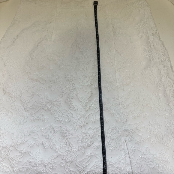 NWT White Bridal Dress with floral imprint, sleeves and small slit size Medium - Picture 9 of 14